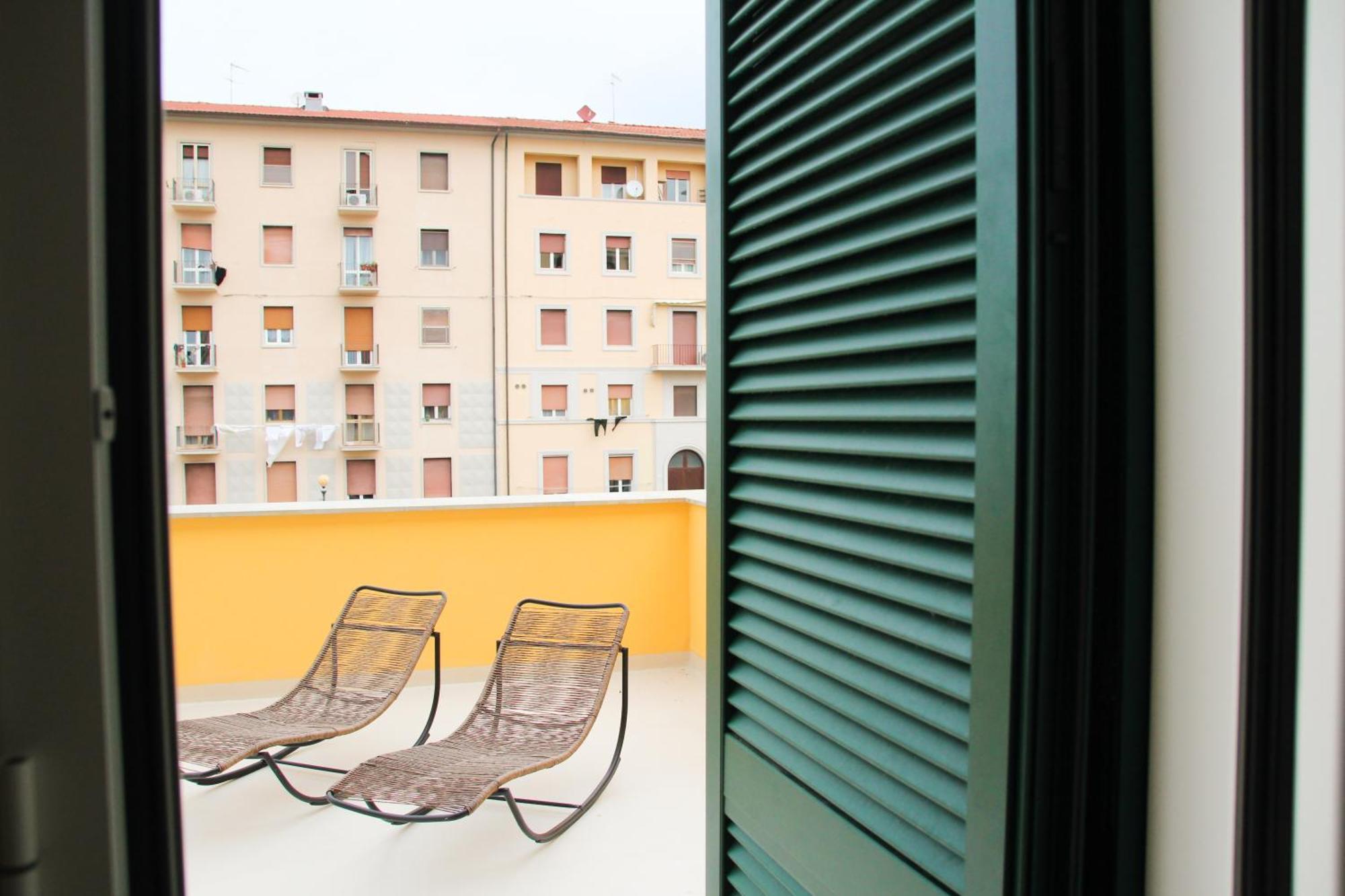 Waterfront Balcony I Grani 2 Resort Style Suite ลีวอร์โน ภายนอก รูปภาพ